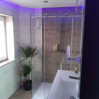 Badezimmer mit LED Streifen von W&Z OG